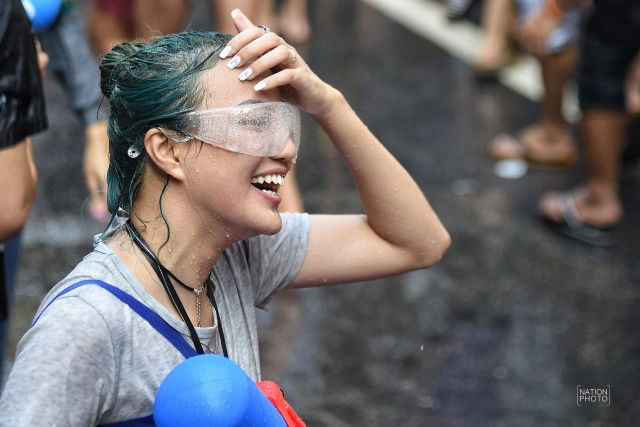 (ภาพชุด) สงกรานต์ถนนสีลม วันสุดท้าย