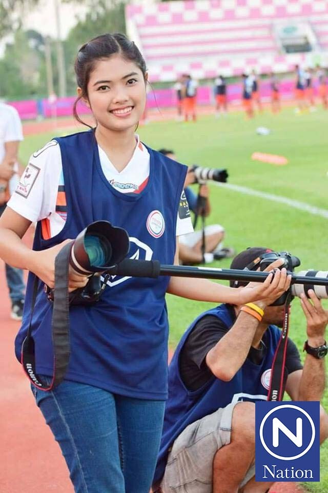 ผู้หญิงในสนามฟุตบอล