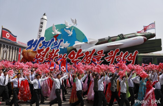 ภาพชุด "เกาหลีเหนือ" โชว์แสนยานุภาพ วัน 'Day of the Sun'