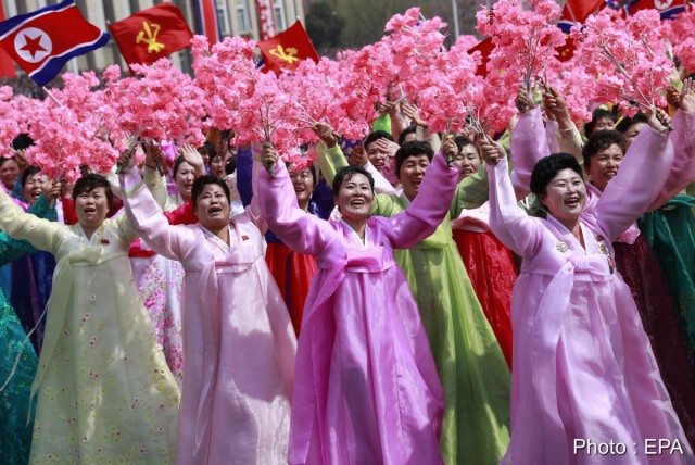 ภาพชุด "เกาหลีเหนือ" โชว์แสนยานุภาพ วัน 'Day of the Sun'
