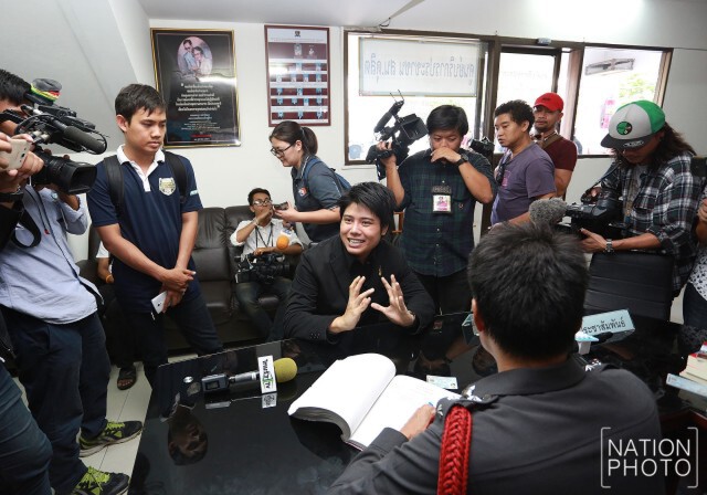 ลงบันทึกประจำวัน "หมุดคณะราษฎรหาย" ที่ สน.ดุสิต