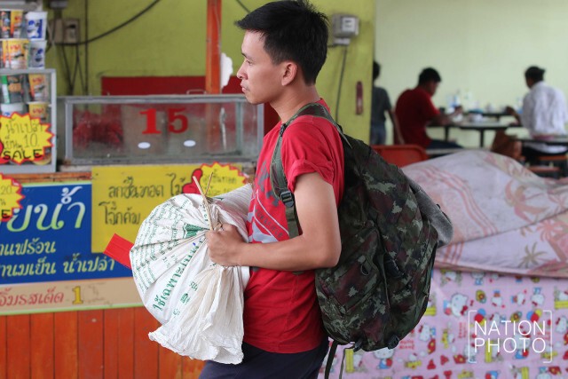 แน่นสถานีหมอชิต! ปชช.เริ่มเดินทางกลับบ้านหลังหมดเทศกาลสงกรานต์(ภาพชุด)