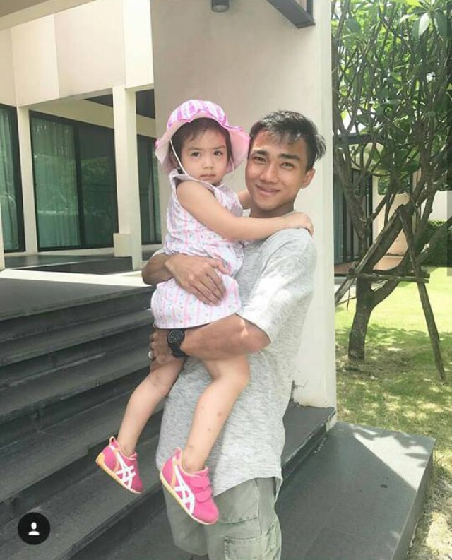 ว่าที่สะใภ้ เมย์
แชะภาพคู่พ่อ เจ ชนาธิป