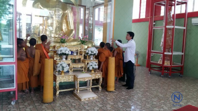 ไวยาวัจกรวัด สงสัยช่างรับเหมาก่อสร้างที่มาสร้างศาลาชั่วคราว รู้วิธีการถอดอัญมณีจากนิ้วพระโดยไม่ร้าว