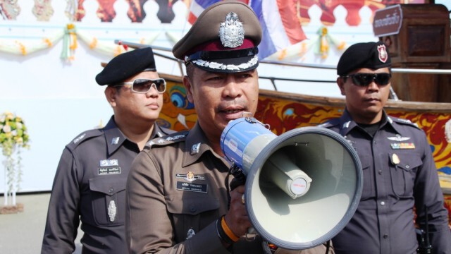 คลื่นมหาชนนับแสนทะลัก! ร่วมเล่นน้ำ "วันไหลพัทยา"