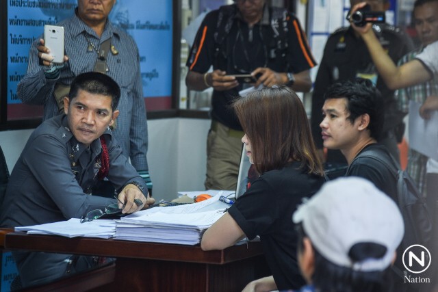 "นักกิจกรรม"
โร่แจ้งความให้ตามหาหมุด
ยันเป็นความผิดเบียดบังโบราณวัตถุ