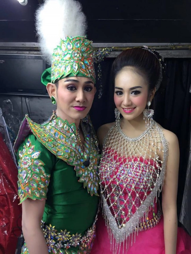 ประชันหล่อ-สวย "พ่อ-ลูก" "ไชยา-น้องแป้ง"