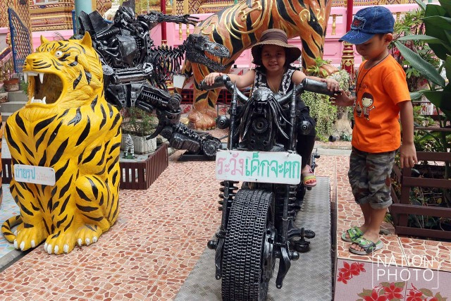 ข้อคิด ที่แฝงมาในรูปปั้น
วัดตะเคียน จ.นนทบุรี