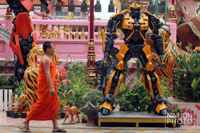 ข้อคิด ที่แฝงมาในรูปปั้น
วัดตะเคียน จ.นนทบุรี