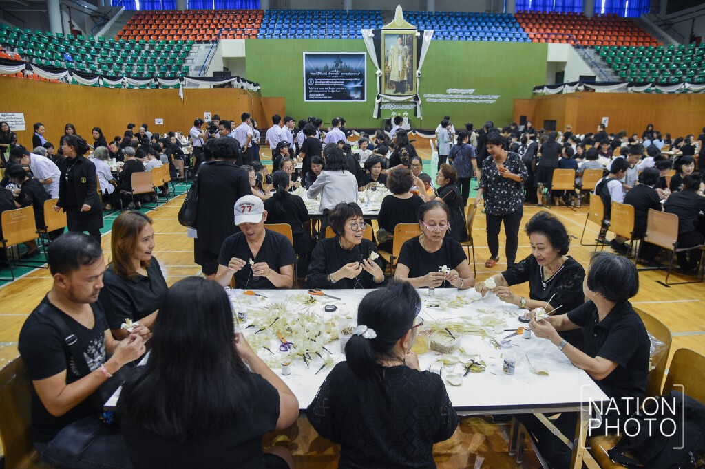 กทม.ชวนจิตอาสาร่วมประดิษฐ์ "ดอกไม้จันทน์" ถวายพ่อหลวง กทม.ชวนจิตอาสาร่วมประดิษฐ์ "ดอกไม้จันทน์" ถวายพ่อหลวง