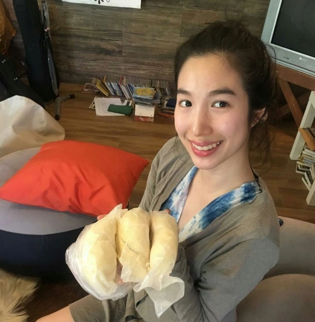 โมเม้นท์น่ารัก... ว่าที่ป๊าม๊า "กัปตัน-เอ้ก" พาลูกรับลมทะเล