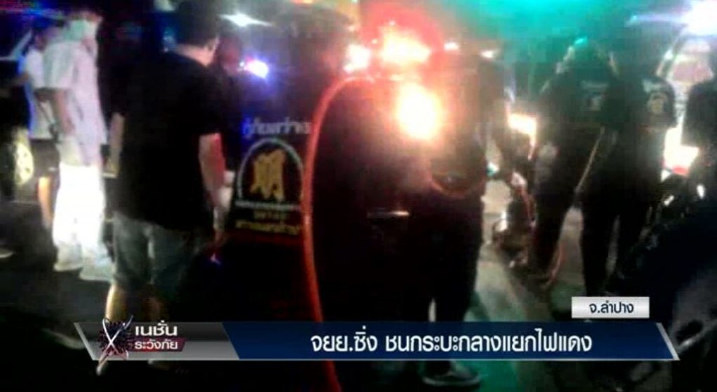 เก็บตกทั่วไทย 26-4-60 (3) กระบะเสียหลักตกถนนชนท่อดับ เก็บตกทั่วไทย 26-4-60 (3) กระบะเสียหลักตกถนนชนท่อดับ