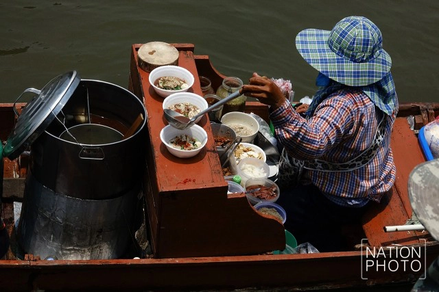 กวักมือเรียก... ก๋วยเตี๋ยวเรือริมแม่น้ำเจ้าพระยา