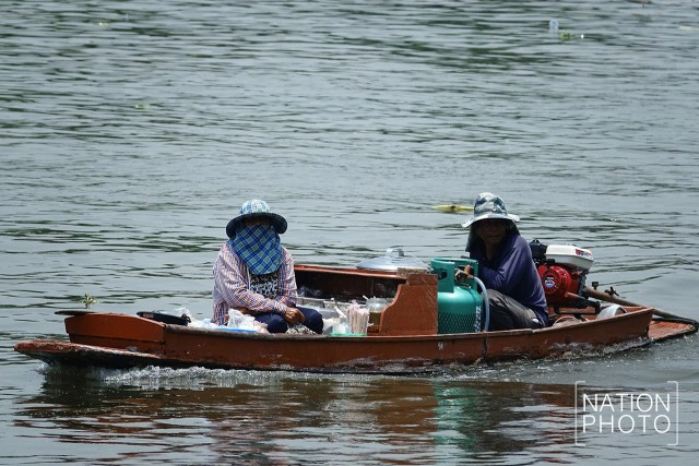 กวักมือเรียก... ก๋วยเตี๋ยวเรือริมแม่น้ำเจ้าพระยา