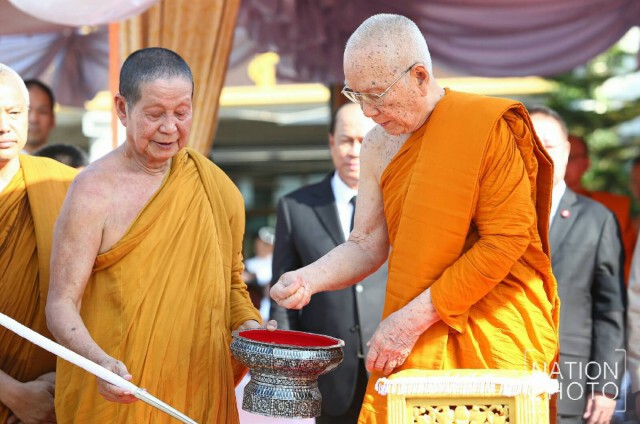 สมเด็จพระสังฆราช ทรงเททองหล่อพระทองคำปางถวายเนตร 9 นิ้ว