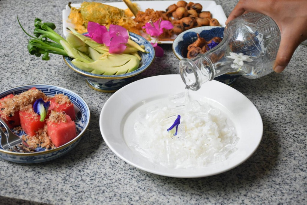 อร่อยปักหมุด : ร้านอาหารบ้านใน เสน่ห์แห่งกาลเวลา อาหารรสดั้งเดิม ข้าวแช่สูตรโบราณตลอดหน้าร้อนนี้