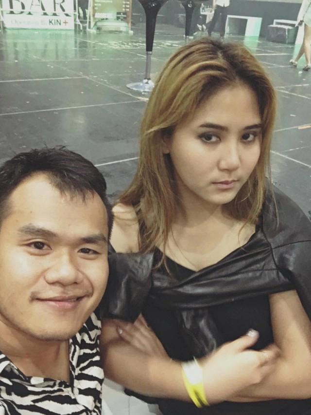 "บี้ เดอะสการ์" โพสต์ดราม่า
ขอโทษ"การ์ตูน"อยู่กับหญิงอื่น 
"ผมเลิกกับการ์ตูน..ผมรู้สึกผิด..