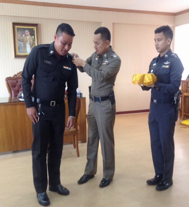 ประดับยศร้อยตรี
ลูกชายตร.พัทยา
ถูกรถชนเสียชีวิตขณะปฏิบัติหน้าที่
