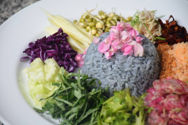 อร่อยปักหมุด : ร้านอาหารบ้านใน เสน่ห์แห่งกาลเวลา อาหารรสดั้งเดิม ข้าวแช่สูตรโบราณตลอดหน้าร้อนนี้