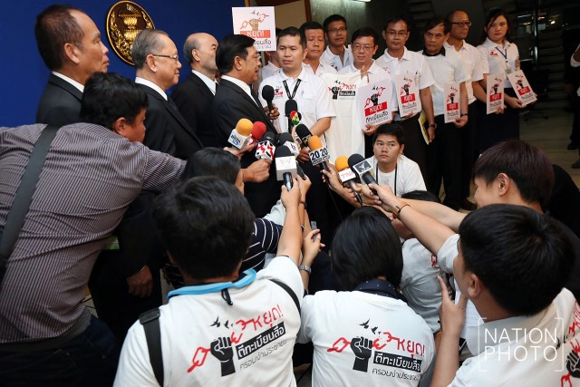 องค์กรวิชาชีพสื่อ
ยื่นหนังสือค้านร่างกม.คุมสื่อ
ผ่าน สปท. ยันผิดหลักกำกับเสรีภาพ