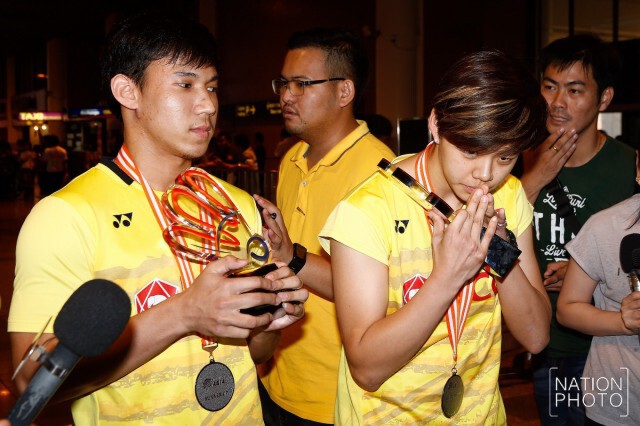 ต้อนรับกลับ! "บาส-ปอป้อ" ถึงดอนเมืองแล้ว หลังคว้ารองแชมป์ แบดมินตันชิงแชมป์เอเชีย 2017