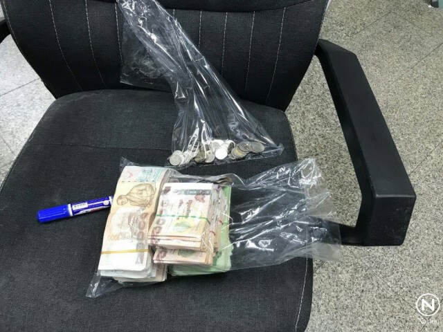 ลุงวัย 74 ปีพกเงินสดนับล้าน
ซิ่งกระบะเสยกำแพงปูนกั้นตอม่อ