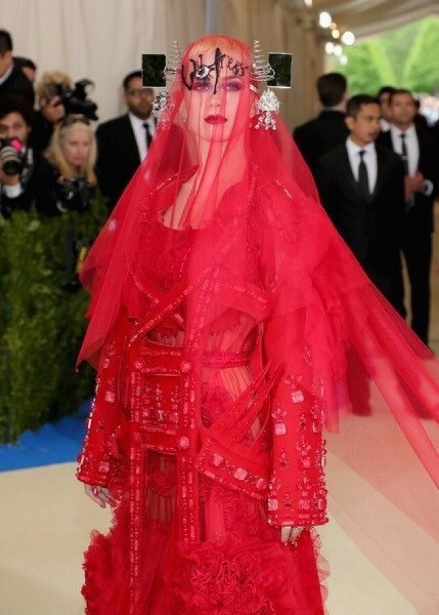 สุดอลัง! พรมแดง Met Gala 2017 คนดังปล่อยของ Rihanna ชนะเลิศ!
