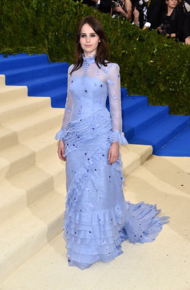 สุดอลัง! พรมแดง Met Gala 2017 คนดังปล่อยของ Rihanna ชนะเลิศ!