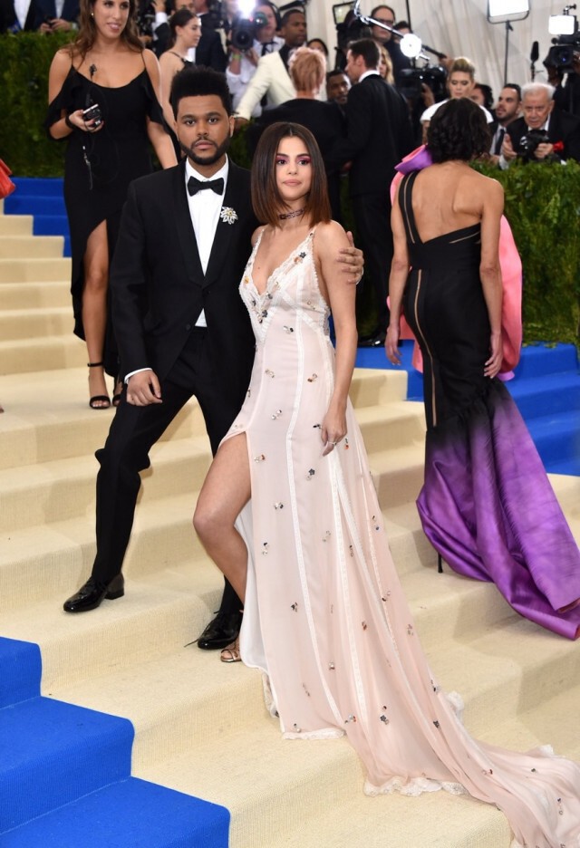 สุดอลัง! พรมแดง Met Gala 2017 คนดังปล่อยของ Rihanna ชนะเลิศ!