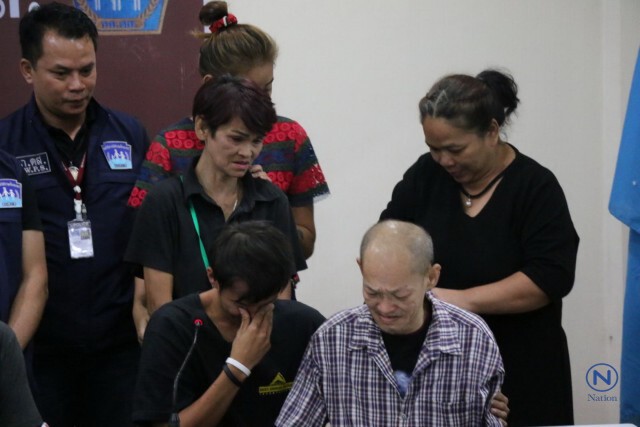 น้ำตาลูกผู้ชาย...
"พ่อ-ลูก"พลัดพราก 15 ปี
ตร.-มูลนิธิกระจกเงาตามหาจนเจอ