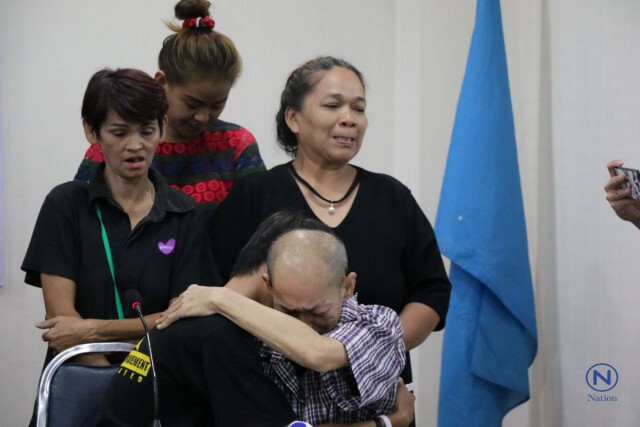 น้ำตาลูกผู้ชาย...
"พ่อ-ลูก"พลัดพราก 15 ปี
ตร.-มูลนิธิกระจกเงาตามหาจนเจอ