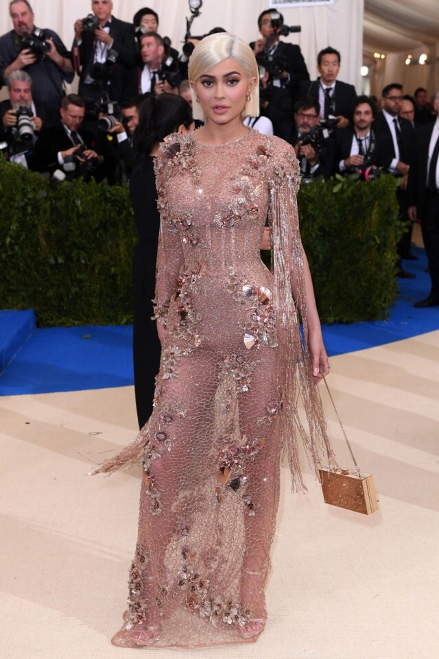 สุดอลัง! พรมแดง Met Gala 2017 คนดังปล่อยของ Rihanna ชนะเลิศ!