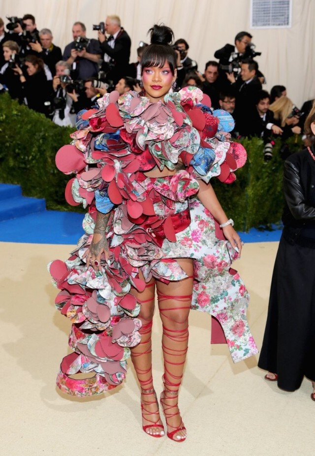 สุดอลัง! พรมแดง Met Gala 2017 คนดังปล่อยของ Rihanna ชนะเลิศ!