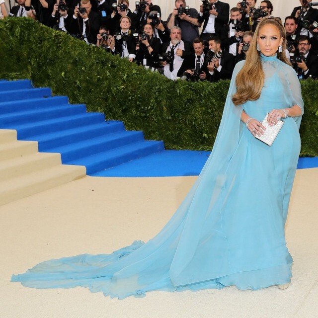สุดอลัง! พรมแดง Met Gala 2017 คนดังปล่อยของ Rihanna ชนะเลิศ!