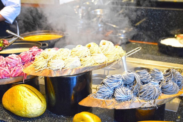 อร่อยปักหมุด : ตำนานแห่ง ซันเดย์บรันช์ โรงแรมสุโขทัย กรุงเทพฯ ทุกวันอาทิตย์ 12.00-15.00 น
