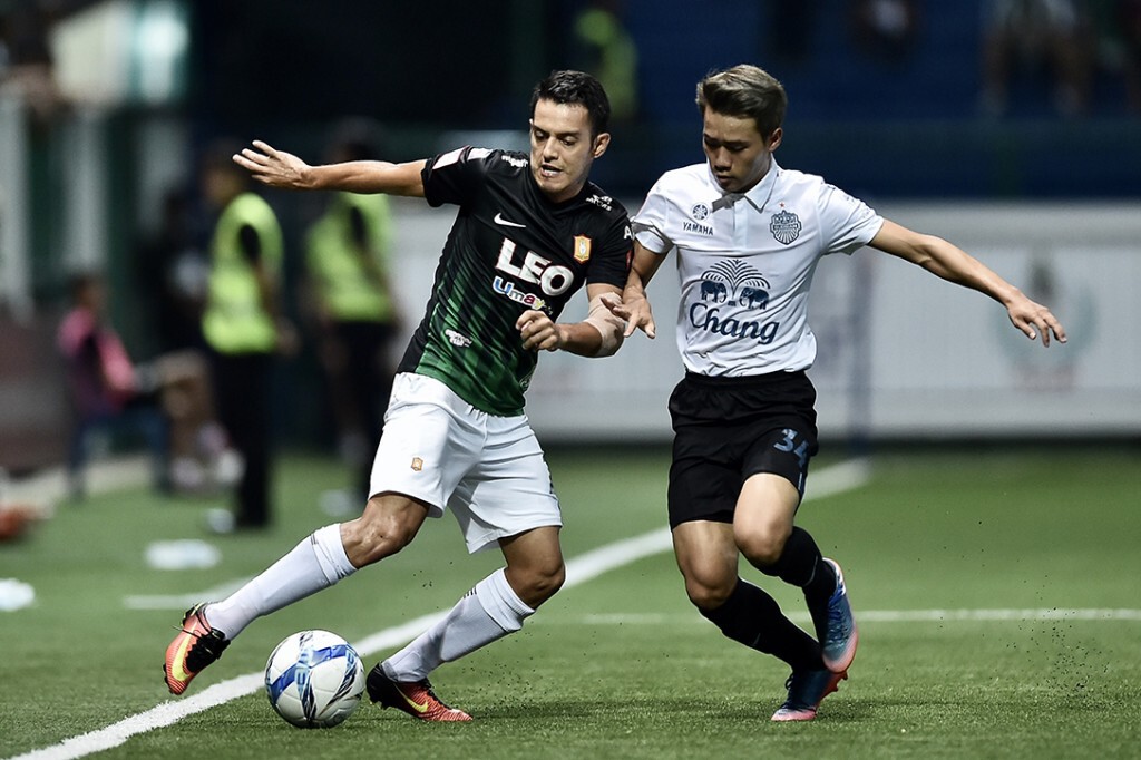 บีจี ทำแสบ! ยิงแซง 2-1 ยัดเยียด "บุรีรัมย์" พ่ายเกมแรก
