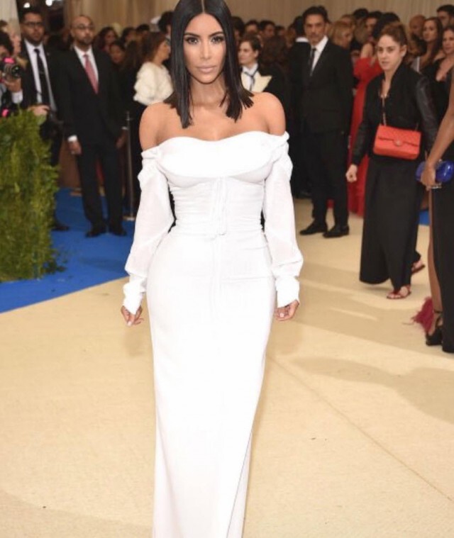 แย่งซีนสุด! Kendall Jenner อวดบั้นท้ายเนียน งาน พรมแดง Met Gala 2017