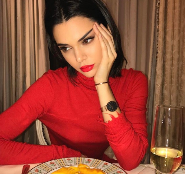แย่งซีนสุด! Kendall Jenner อวดบั้นท้ายเนียน งาน พรมแดง Met Gala 2017
