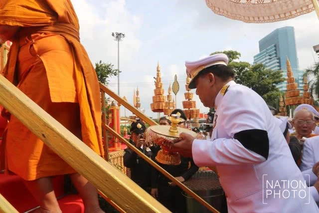 ภาพชุด พิธีอัญเชิญพระบรมสารีริกธาตุขึ้นประดิษฐานบนมณฑป