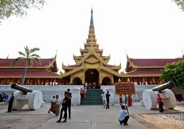 พระราชวังมัณฑะเลย์
พระราชวังแห่งสุดท้ายที่ถูกสร้างขึ้นในพม่า