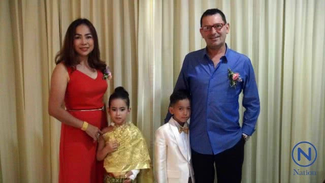 พ่อ-แม่ห่วงลูก ป่วยบ่อย!
จัดแต่งงานแฝดคนละฝา
ชายหญิงวัย 6 ขวบ ไทย – อิตาลี