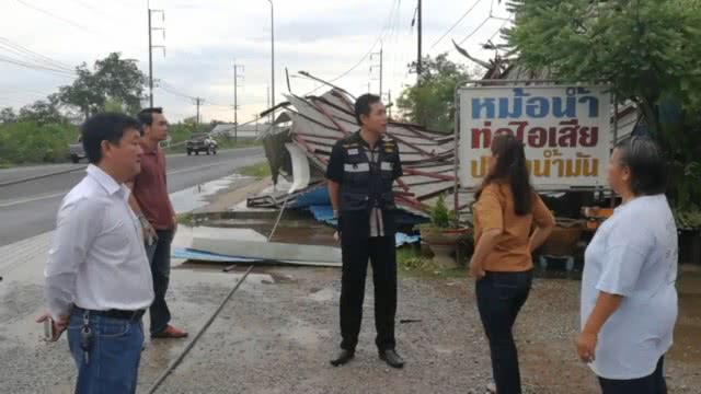 พายุถล่มชัยภูมิ บ้านพังนับร้อย เสาไฟล้มทับรถยนต์ พังนับสิบ