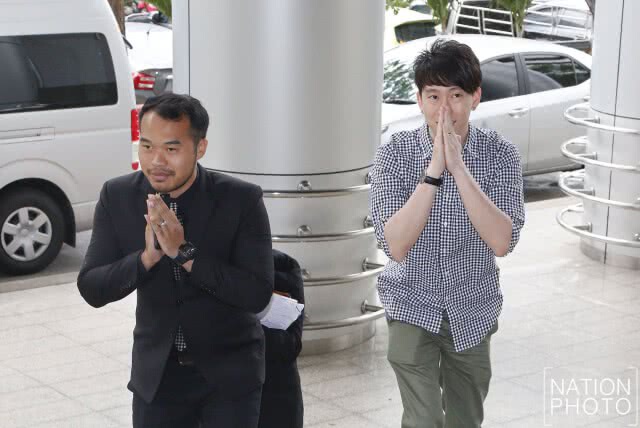 "เบนซ์ เรซซิ่ง" มารายงานตัวที่ศาลอาญา
