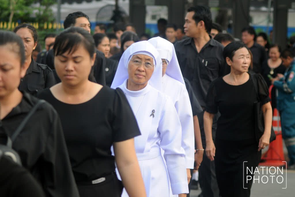 ประชาชนเข้ากราบสักการะพระบรมศพ ในหลวง ร.๙ ประชาชนเข้ากราบสักการะพระบรมศพ ในหลวง ร.๙