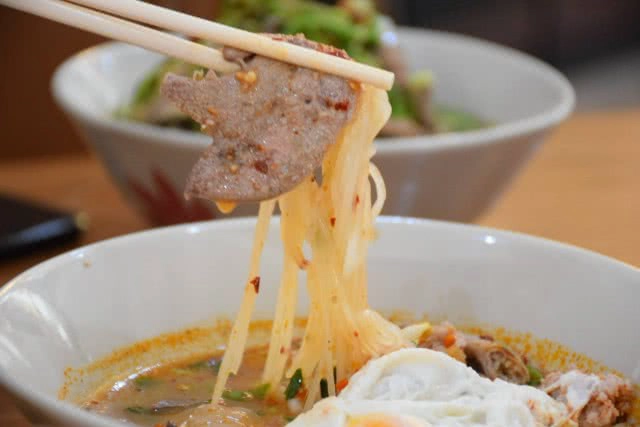 อร่อยปักหมุด  : เลือดหมูบ้านแม่ศรี ต้มเลือดหมูในตำนานแห่งเมืองพัทยา จังหวัดชลบุรี