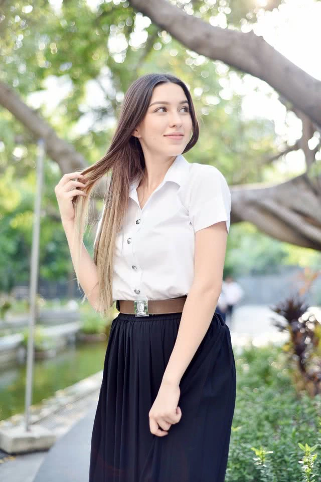 น้องเอมม่า  สาวน้อยลูกครึ่งอังกฤษมากด้วยความสามารถ มาพร้อมอารมณ์ขันและผลงานเพียบ