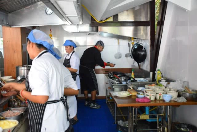 อร่อยปักหมุด  : เลือดหมูบ้านแม่ศรี ต้มเลือดหมูในตำนานแห่งเมืองพัทยา จังหวัดชลบุรี