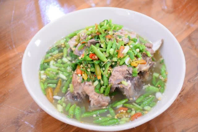 อร่อยปักหมุด  : เลือดหมูบ้านแม่ศรี ต้มเลือดหมูในตำนานแห่งเมืองพัทยา จังหวัดชลบุรี