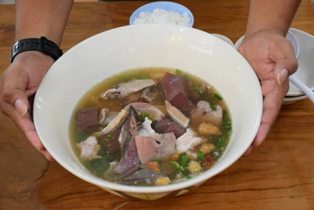 อร่อยปักหมุด  : เลือดหมูบ้านแม่ศรี ต้มเลือดหมูในตำนานแห่งเมืองพัทยา จังหวัดชลบุรี