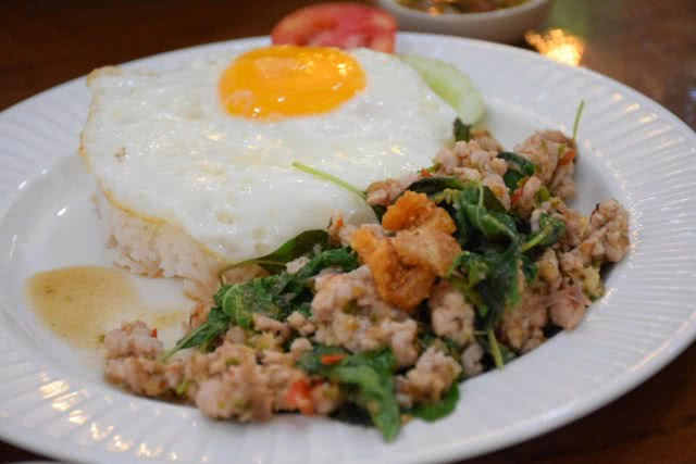 อร่อยปักหมุด  : เลือดหมูบ้านแม่ศรี ต้มเลือดหมูในตำนานแห่งเมืองพัทยา จังหวัดชลบุรี